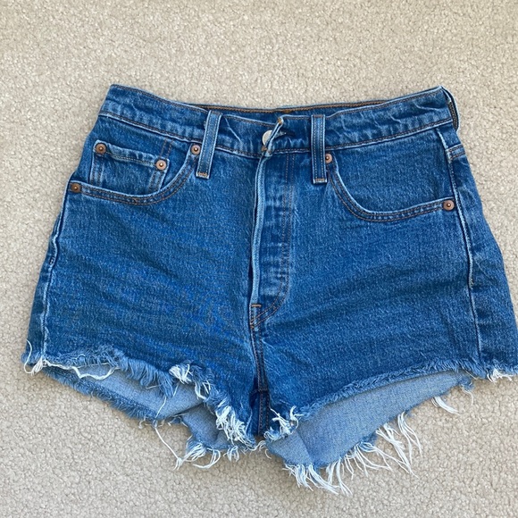 Levi’s 501 original high rise denim shorts. Size 25. - Picture 4 of 5